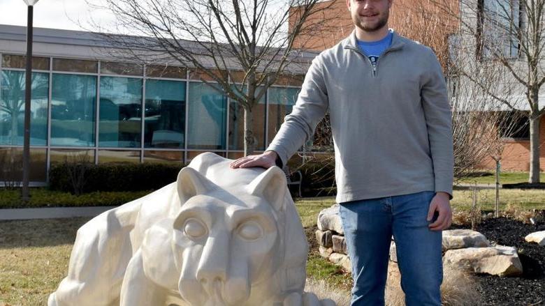 Dylan Treaster with the Lion Shrine on the campus of 365英国上市杜波依斯分校